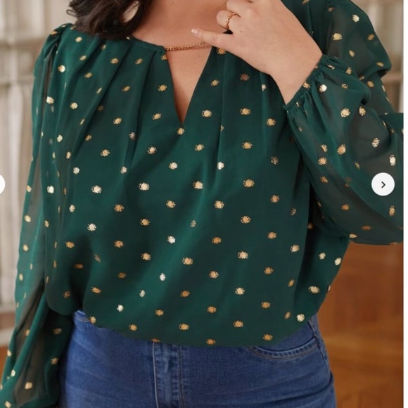 Green top with gold dots and gold chain - Picture 1 of 2